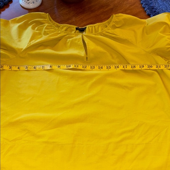 Summer Sale: Ann Taylor Green/Chartreuse Boxy Flutter Sleeve Top - Picture 5 of 7